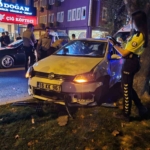 Bursa’da otomobil kamyonete çarptı, sürücüsü yaralandı