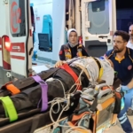 Motosiklet kazasında ağır yaralandı