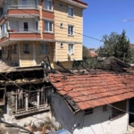 Gaziosmanpaşa’da gecekondu alevlere teslim oldu