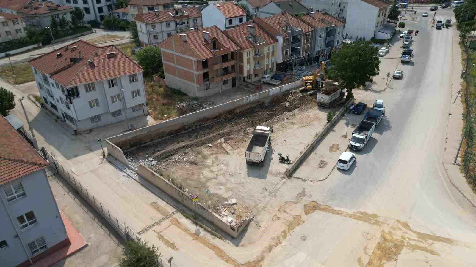 İnegöl’de atıl vaziyetteki boş alan otoparka dönüşüyor