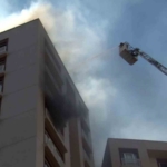 Bağcılar’da 15 katlı apartmandan alevler yükseldi