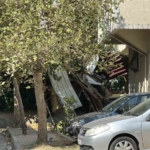 Kartal’da rüzgar nedeniyle 7 katlı binanın çatısı uçtu