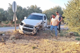 Hatalı sollama kazayı beraberinde getirdi: 3 araç birbirine girdi