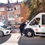 Bilecik’te polis ekipleri yolda kalan otobüse yardım eli uzattı