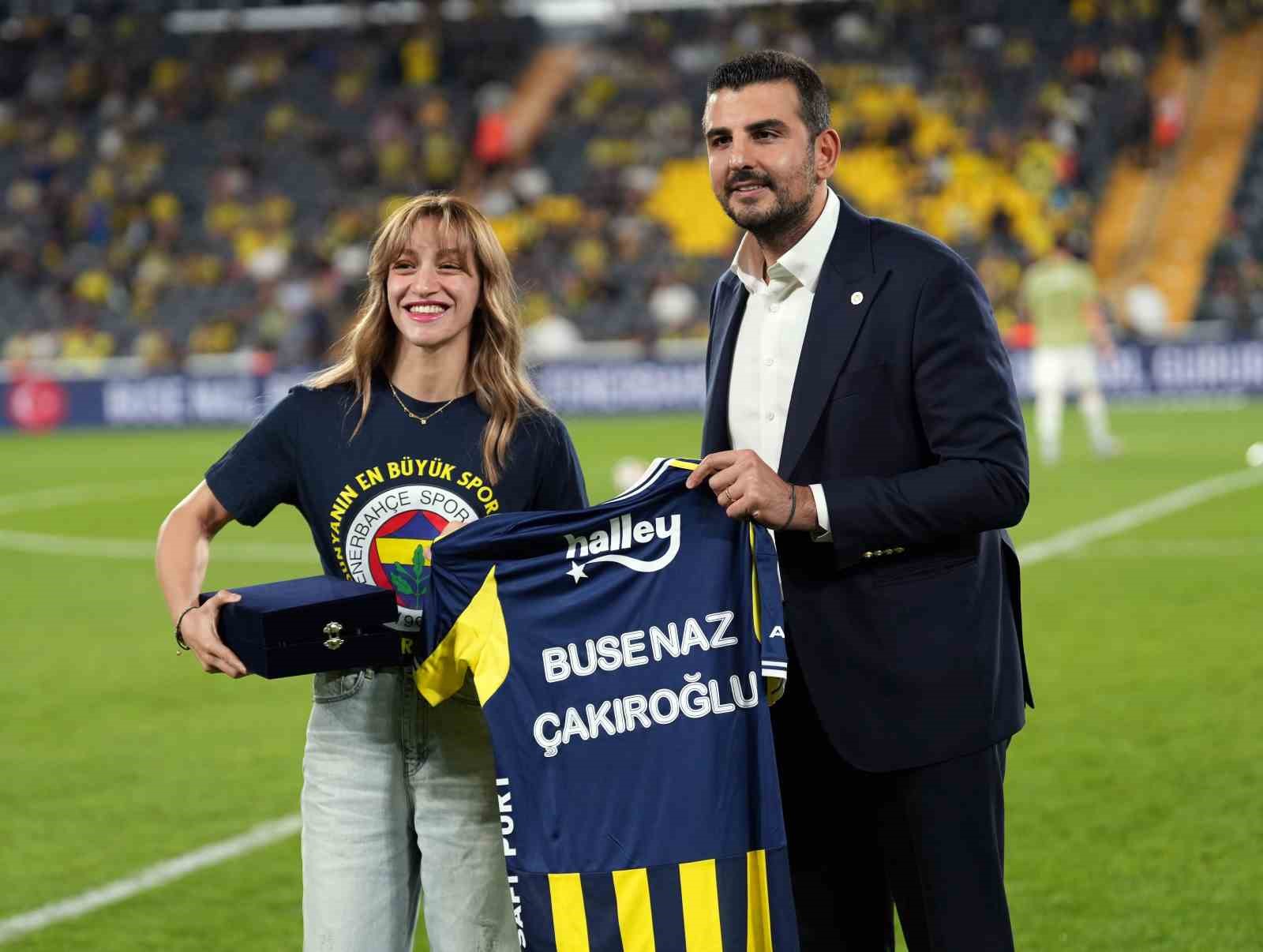 Dünya Boks Şampiyonası’ndan madalya ile dönen boksörlere plaket