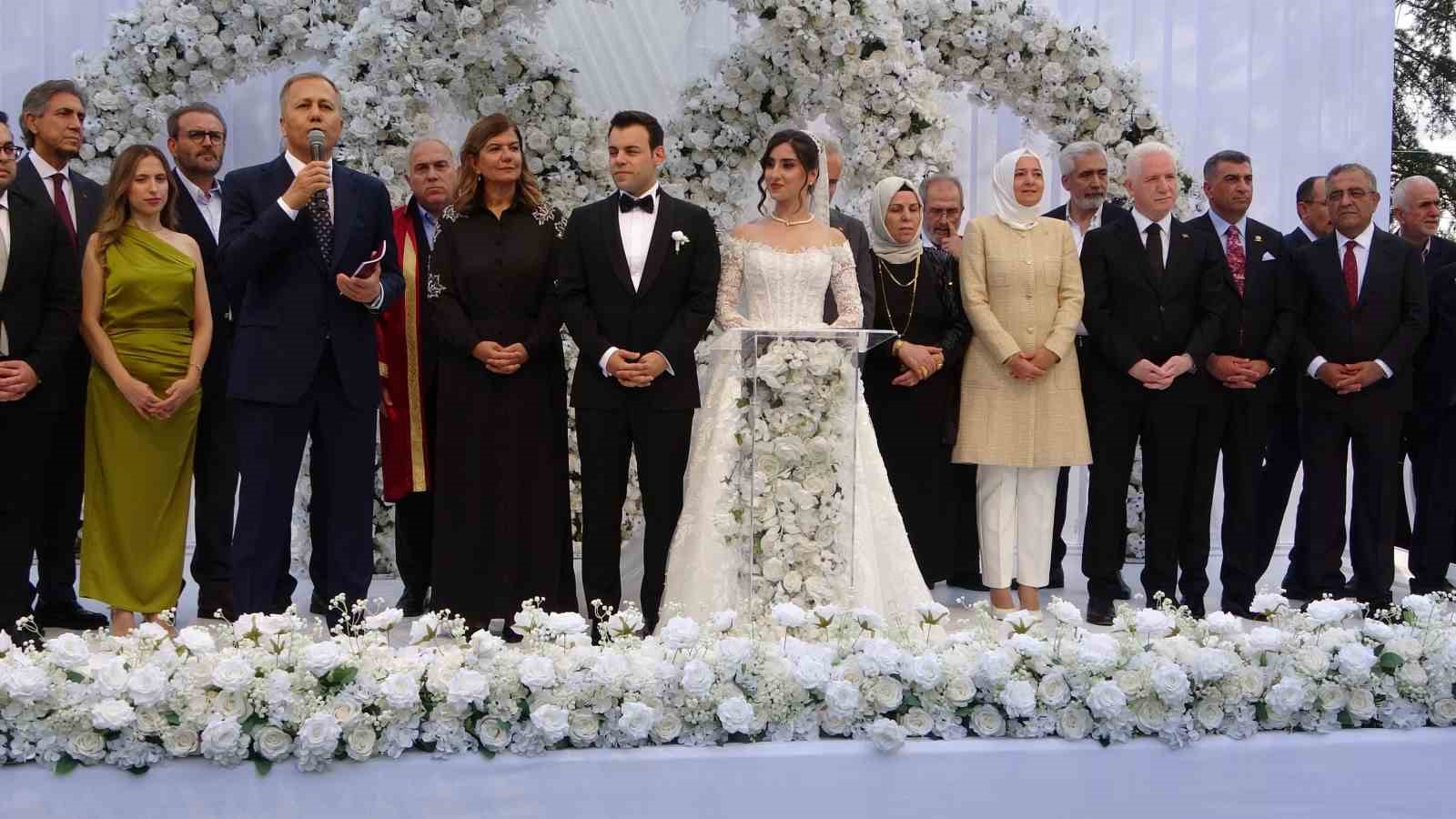 Zorluoğlu ve Gökmen ailelerin mutlu günü: Diyarbakır Valisi’nin oğlu dünyaevine girdi