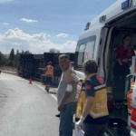 Çorlu’da virajı alamayan tır devrildi