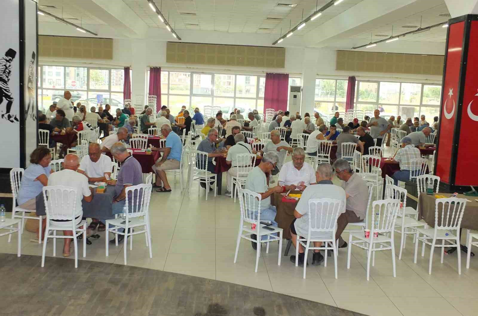 Balıkesir’de briç festivalinde 200 sporcu heyecan yaşadı