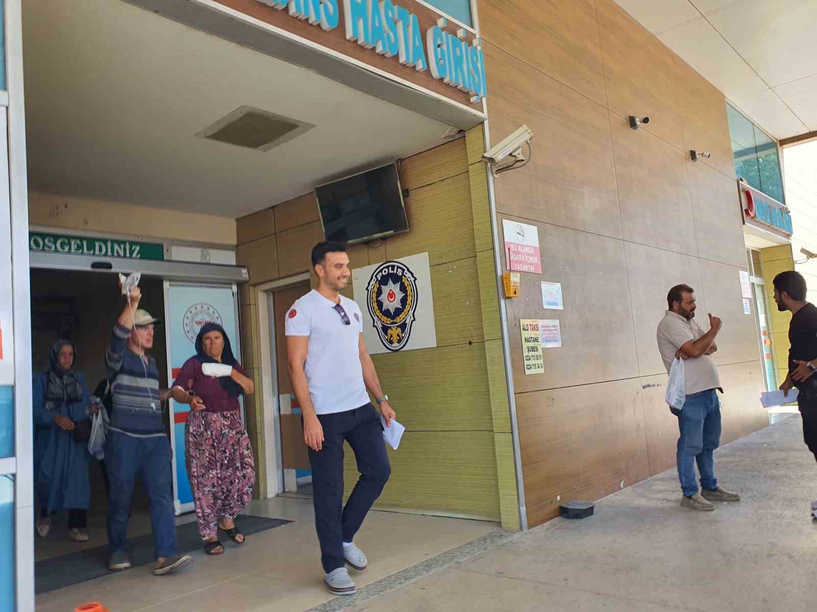 Parmaklarını salça makinesine kaptırdı