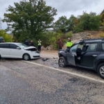 Otomobillerin çarpıştığı kazada 2 kişi yaralandı