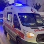 Edirne’de motosiklet refüje çarptı: 2 yaralı