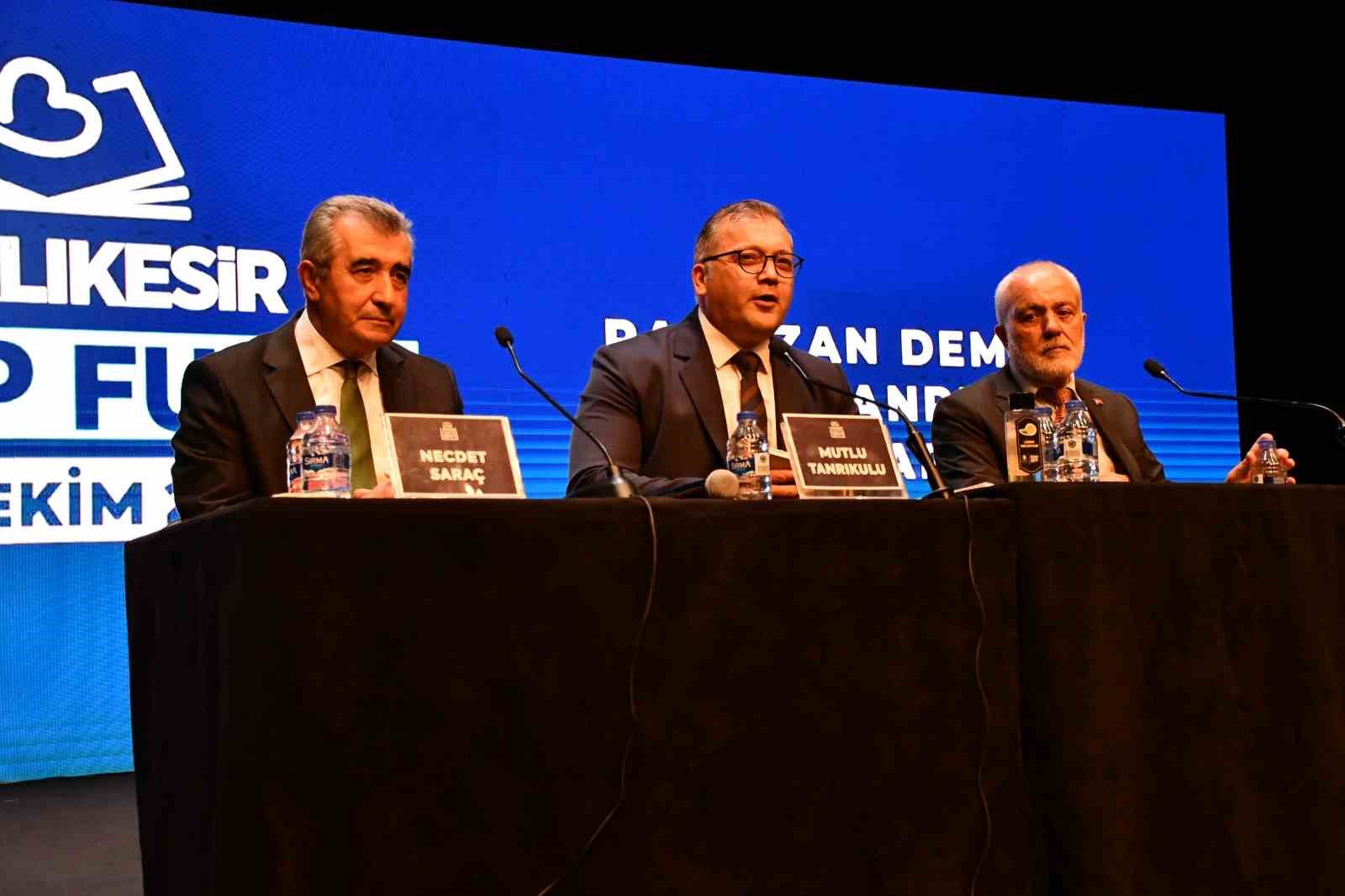 Balıkesir Kitap Fuarı’nda medya, siyaset ve edebiyat rüzgârı esti