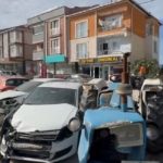Gönen’de kontrolden çıkan tır, park halindeki 8 araca çarptı