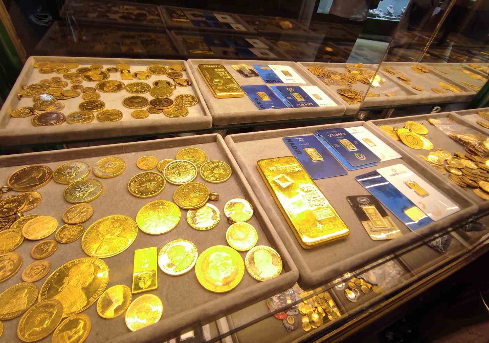 Ons altın ilk kez 4 bin doları aştı