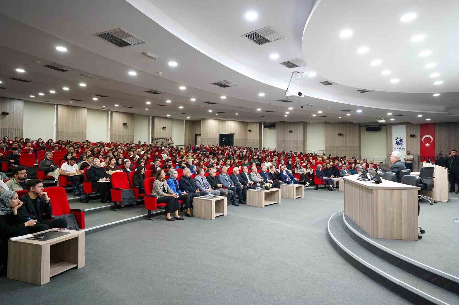 Vali Doğan, üniversite öğrencileri ile kariyer tecrübelerini paylaştı