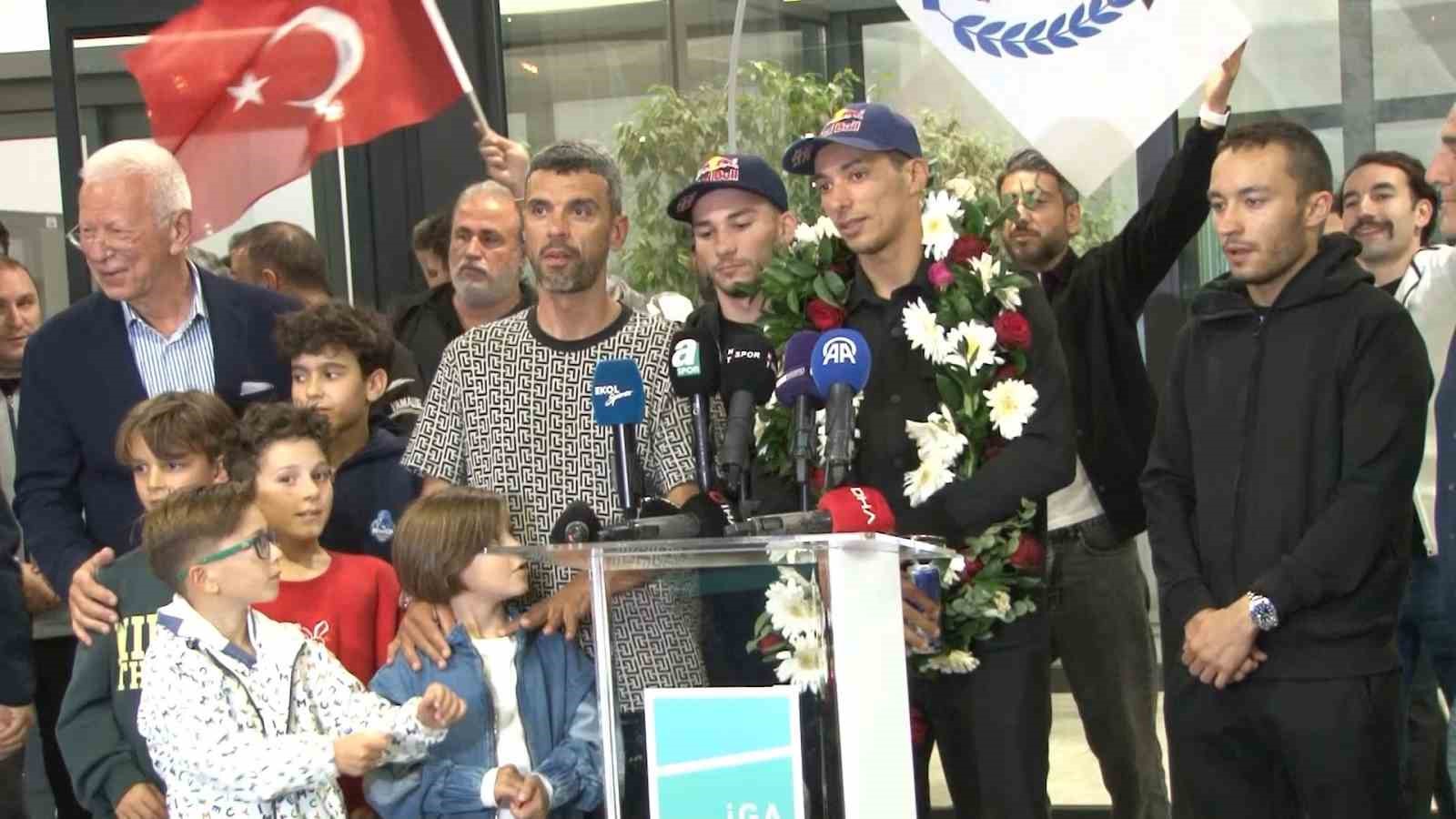 2025 Dünya Superbike şampiyonu Toprak Razgatlıoğlu, yurda döndü