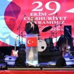 Gaziosmanpaşa’da Cumhuriyet Bayramı, fener alayı ve konserlerle kutlandı