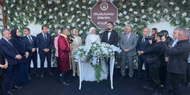 Bakan Göktaş, evlilik kredisinden yararlanan çiftin nikah şahidi oldu