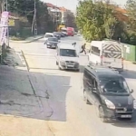 Arnavutköy’de servis minibüsünün çarptığı çocuk yaralandı