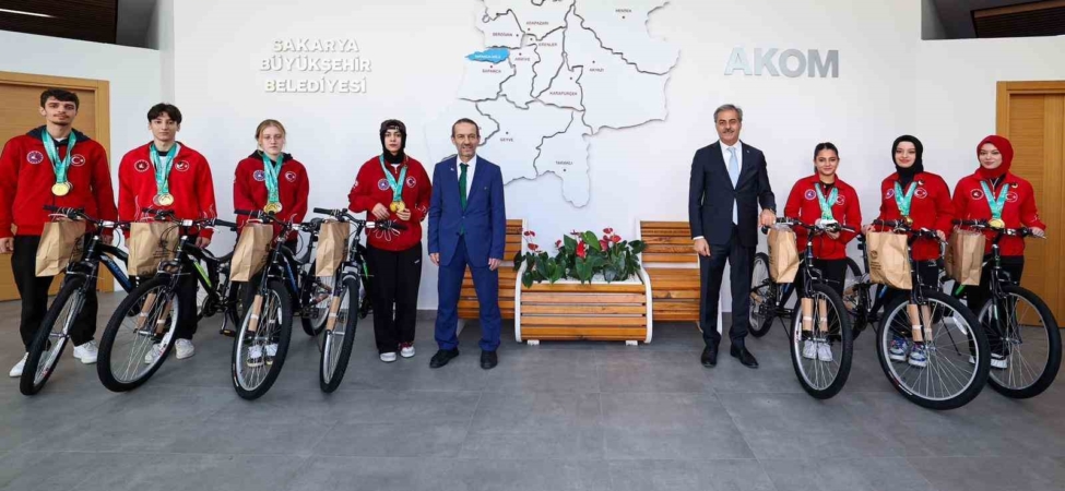 Başkan Yusuf Alemdar Çin’de tarih yazan dünya şampiyonlarını ağırladı