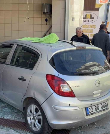 Edirne’de otomobil fırına girdi: 4 yaralı