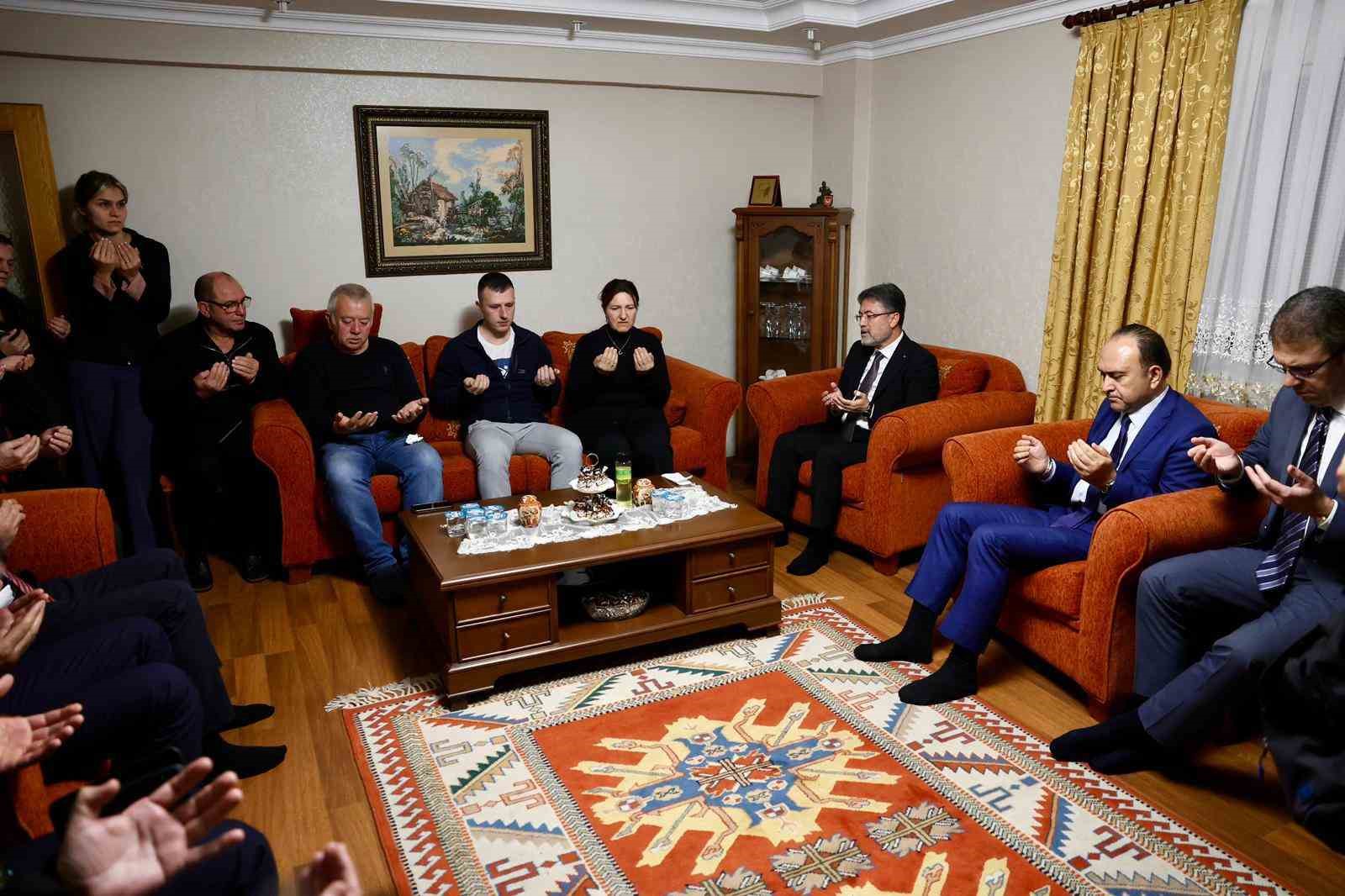 Tarım ve Orman Bakanı Yumaklı’dan, Hırvatistan’da düşen uçakta şehit olan pilotun ailesine ziyaret
