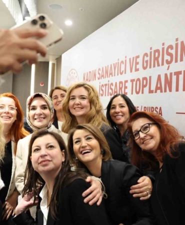 Bakan Göktaş: "Cam tavanları kırmak kolay değil ama azimle, sabırla ve kararlılıkla her engel aşılır"