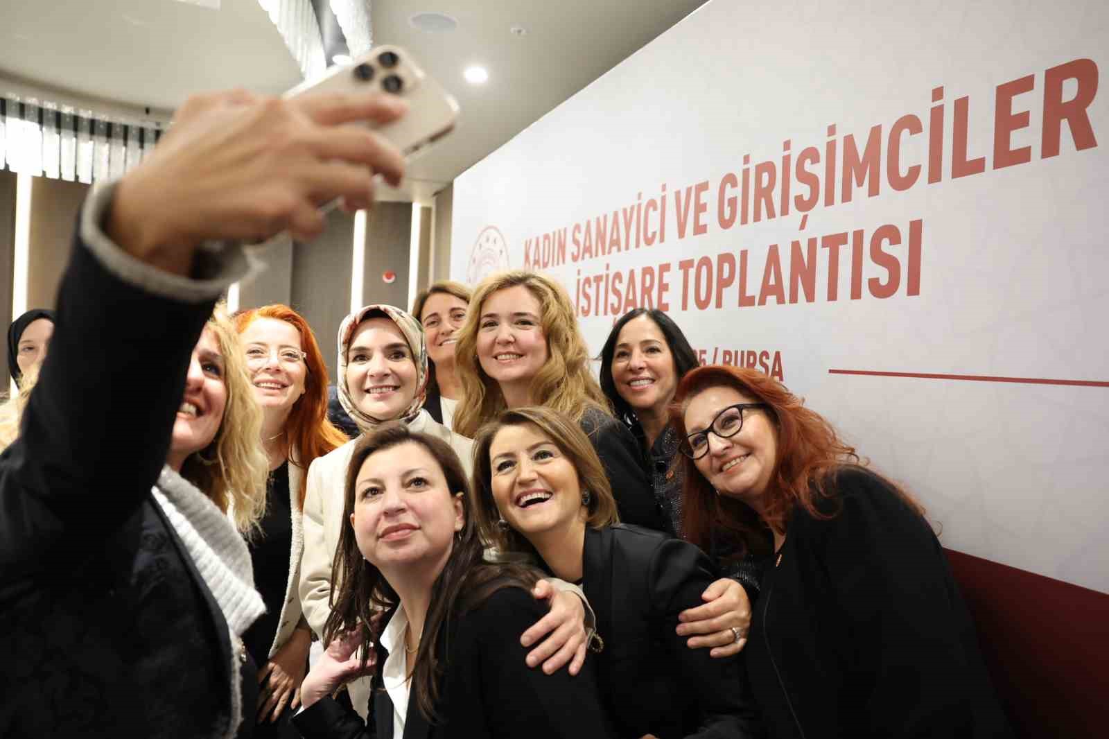 Bakan Göktaş: "Cam tavanları kırmak kolay değil ama azimle, sabırla ve kararlılıkla her engel aşılır"