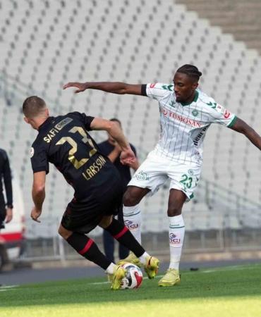 Trendyol Süper Lig: Fatih Karagümrük: 2 - Konyaspor: 0 (İlk yarı)