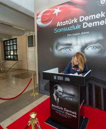 Atatürk’e özlem satırlara dökülüyor