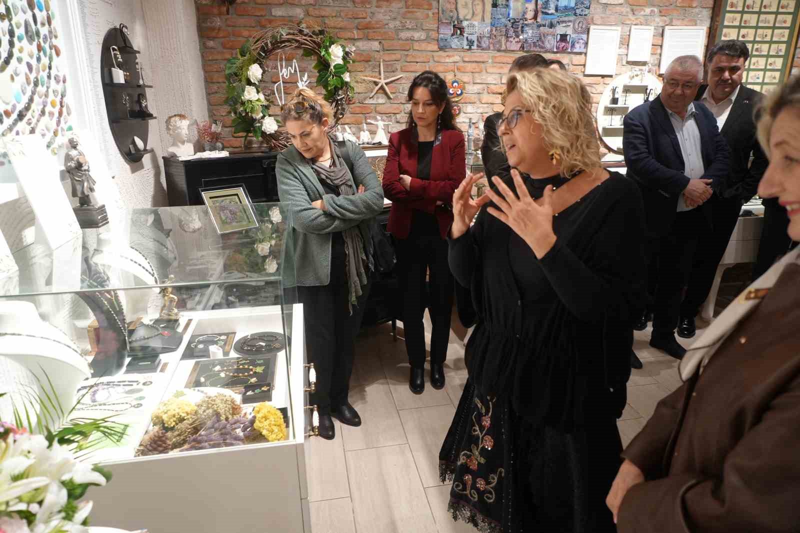 Zeytini, tasarımlarıyla mücevhere dönüştürdü