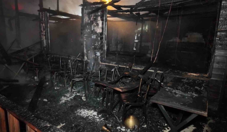Beykoz’da şömineden çıkan yangın restoranı küle çevirdi