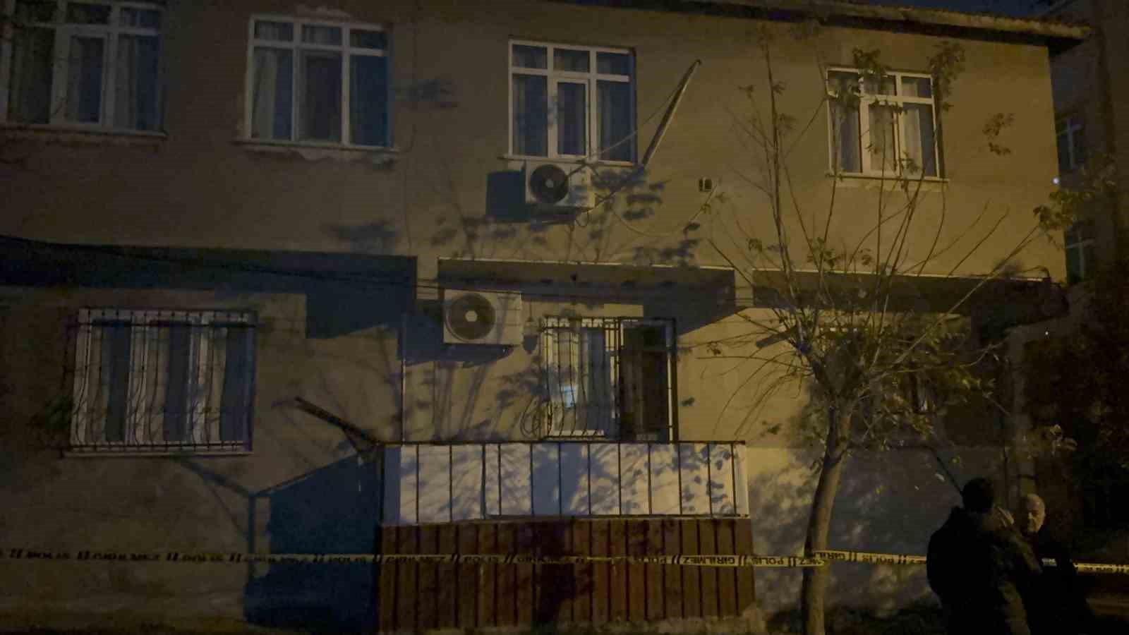 Gebze’de çatlak ve kayma tespit edilen 2 katlı bina tahliye edildi