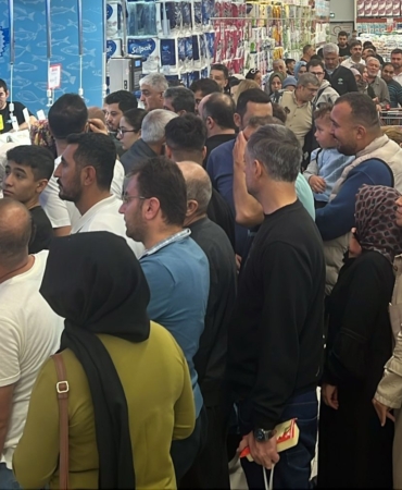 Hamsinin kilosu 50 liraya düştü, vatandaşlar markete akın etti