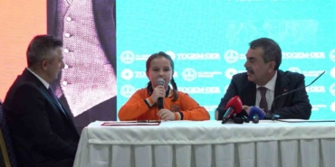 Bakan ile minik öğrencinin gülümseten anları