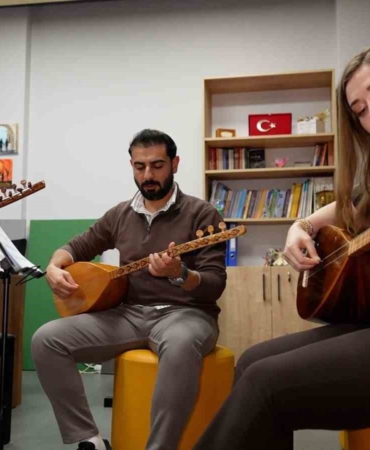 Başiskele’de her yaşa ücretsiz bağlama eğitimi