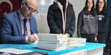 Balıkesirli öğretmen yazar Dilaver Ayyıldız’dan çocuklara şiir kitabı