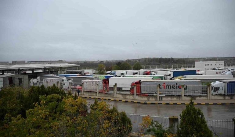 Kapıkule’de rekor geçiş: 1 saatte 96 tır işlem gördü