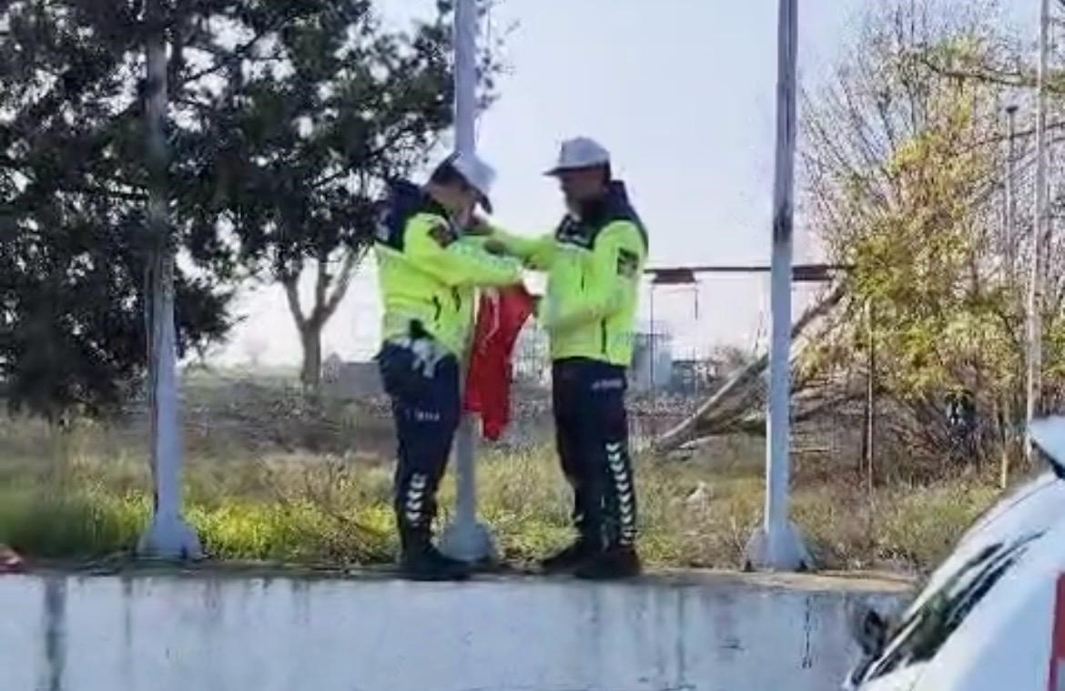 Hayrabolu Jandarması’nın bayrak hassasiyeti duygulandırdı