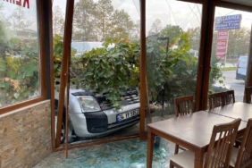 Kocaeli’de kontrolden çıkan otomobil dehşet saçtı: 1 ölü, 3 yaralı