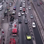 İstanbul’da alevlere teslim olan iş makinesi kül oldu: Trafikte oluşan yoğunluk dronla görüntülendi