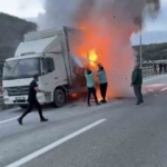 Kuzey Marmara Otoyolu’nda kamyon alev alev yandı