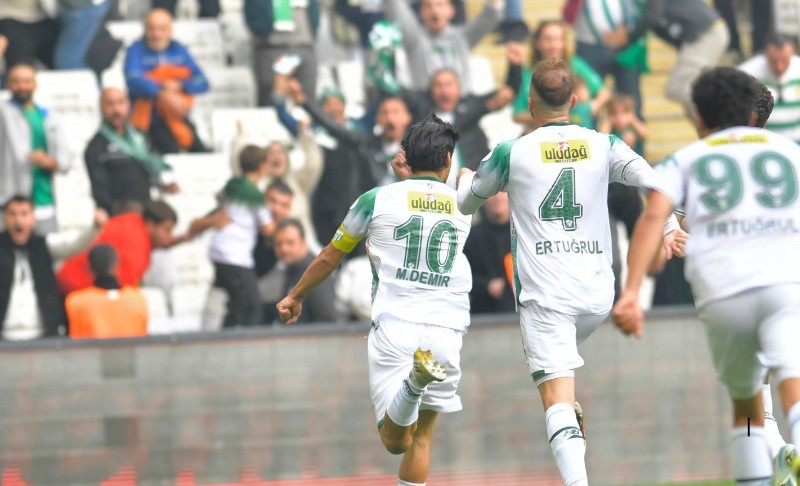 Bursaspor nefes kesen maçta 2-1 galibiyetle ayrıldı