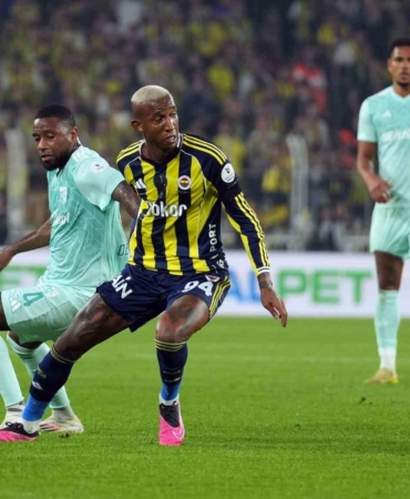 Trendyol Süper Lig: Fenerbahçe: 2 - Kayserispor: 0 (İlk yarı)