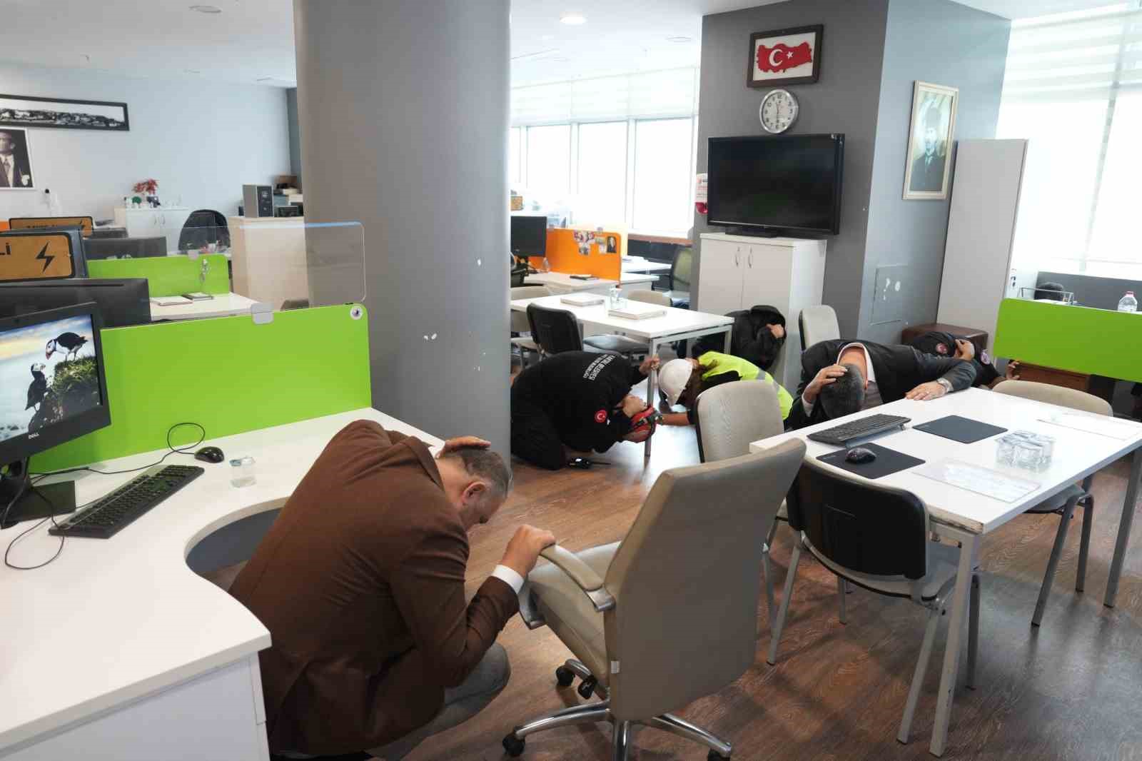 Kartal Belediyesi’nde deprem tatbikatı başarıyla gerçekleştirildi