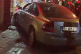 Fren yerine gaza basınca otomobil dükkana girdi