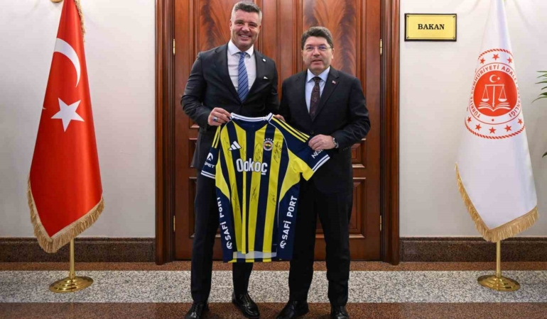 Fenerbahçe’den Bakan Yılmaz Tunç’a hediye edilen formayla ilgili açıklama