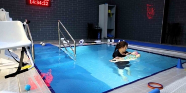 Serebral palsili Duru’nun tedavisi suyun gücüyle destekleniyor