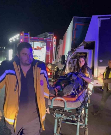 İstanbul TEM Otoyolu’nda sıkışmalı zincirleme kaza: 4 yaralı