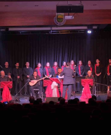 İnegöl Belediyesi THM Gençlik Korosu’ndan kulakların pasını silen konser